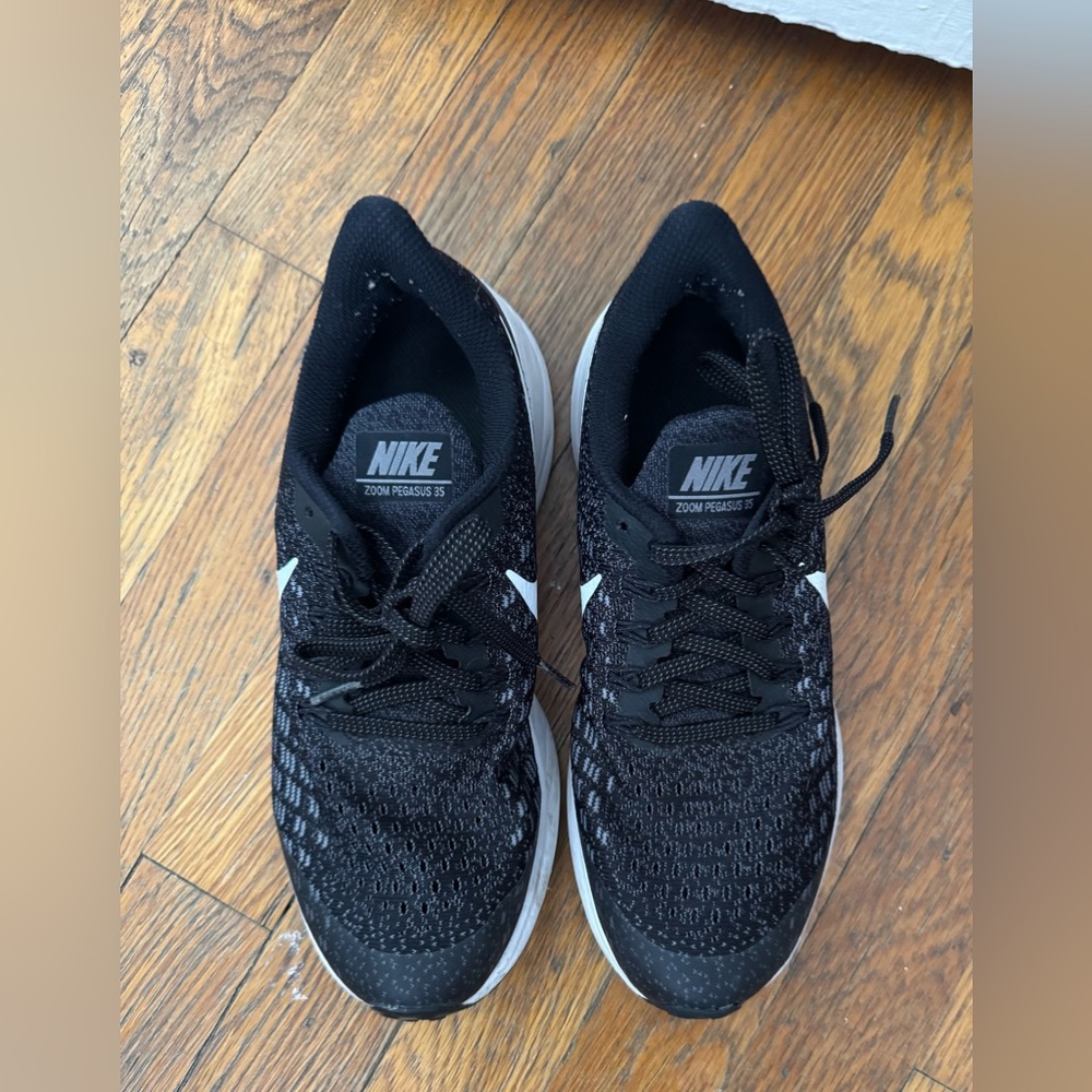 Barely used Nike sneakers - must go 7/1